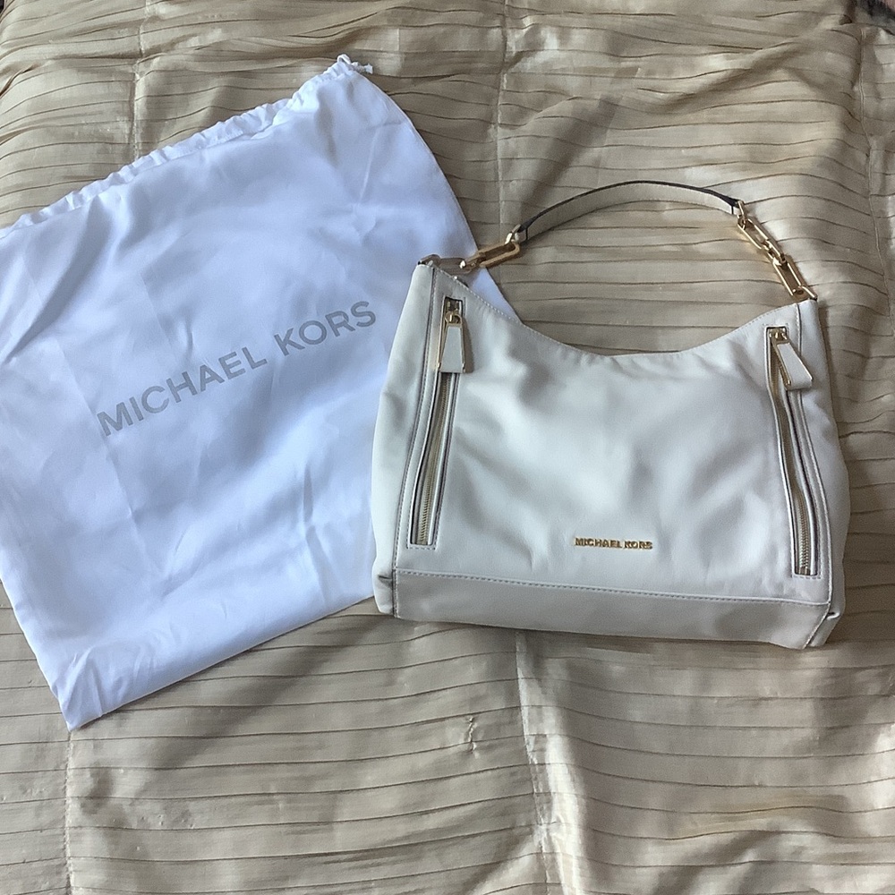 Michael Kors White Shoulder Bag with Gold Details
